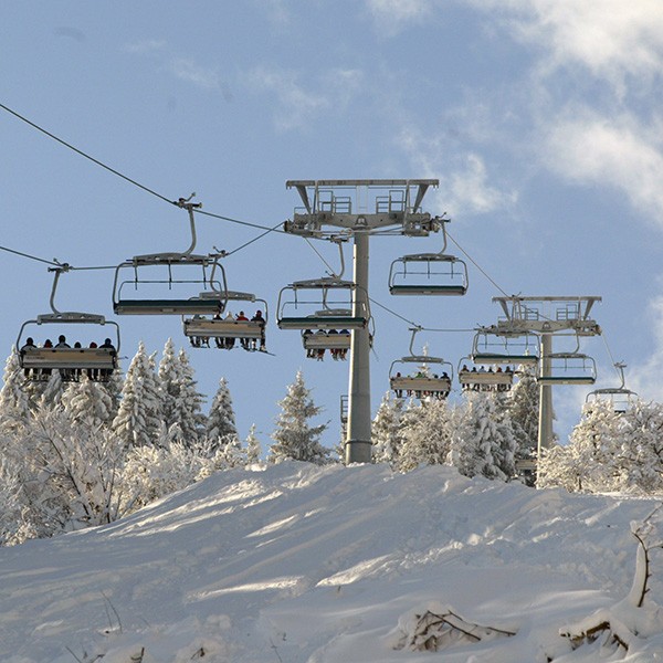 Otroška sezonska smučarska karta za dnevno in nočno smuko na smučišču Stari vrh - občani.