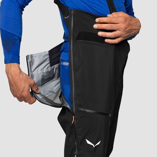 Salewa moške turne hlače Ortles 4 GTX Pro.