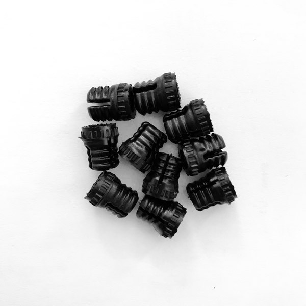 Liski plastični vložki fi8mm z navojem.