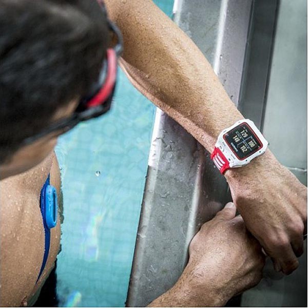 Športna ura Garmin Forerunner 920XT z dvema paščkoma Tri in Swim.