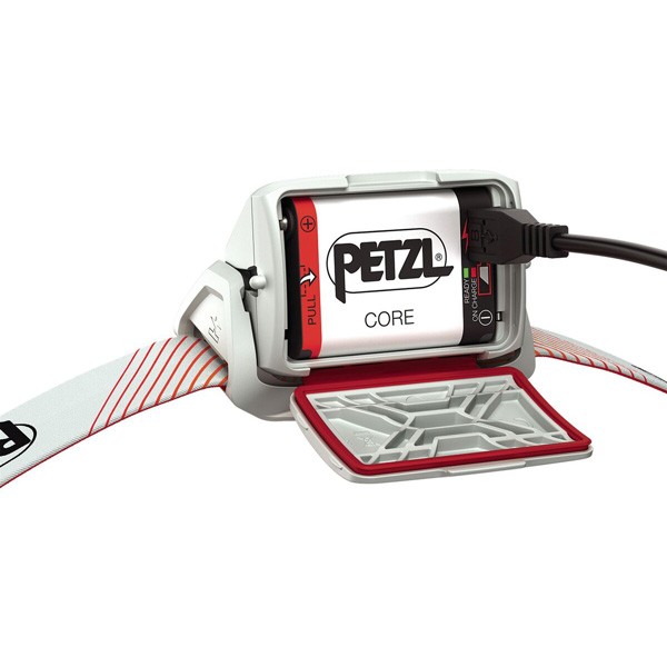 Petzl naglavna svetilka Actik Core.